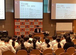 杉山亜夢里先生による講義の様子