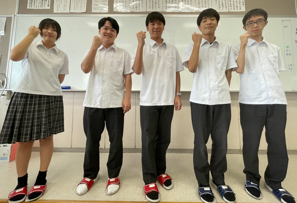 全国高校生DI選手権大会 決勝進出メンバー（全員でガッツポーズ）